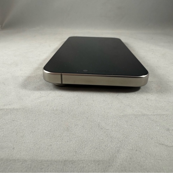 Apple iPhone 15 Pro Max - 512 GB - Natural Titanium (Unlocked) - Picture 4 of 12